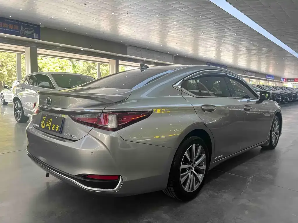Lexus ES — фото 6