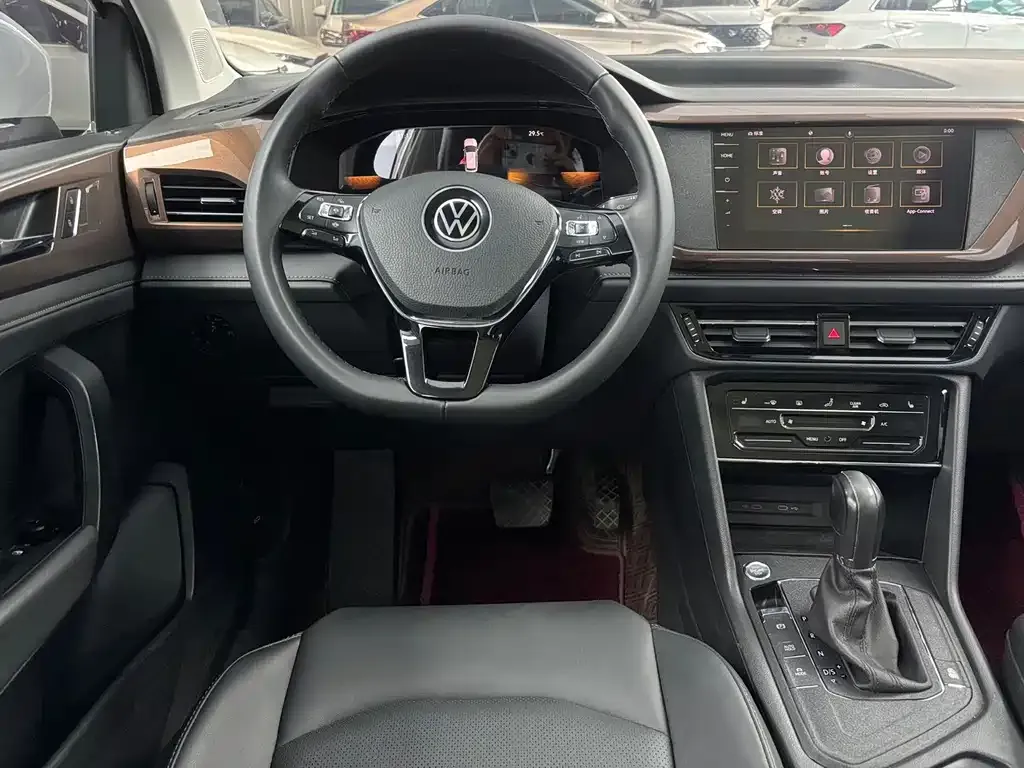 Volkswagen Tharu — фото 10
