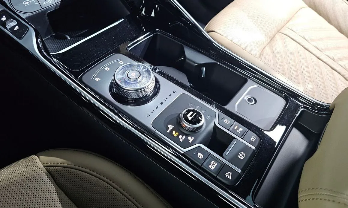 Kia Sorento — фото 10