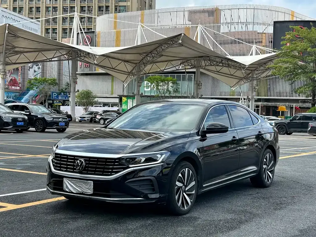 Volkswagen Passat — фото 1