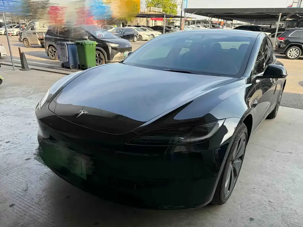Tesla Model 3 — фото 1