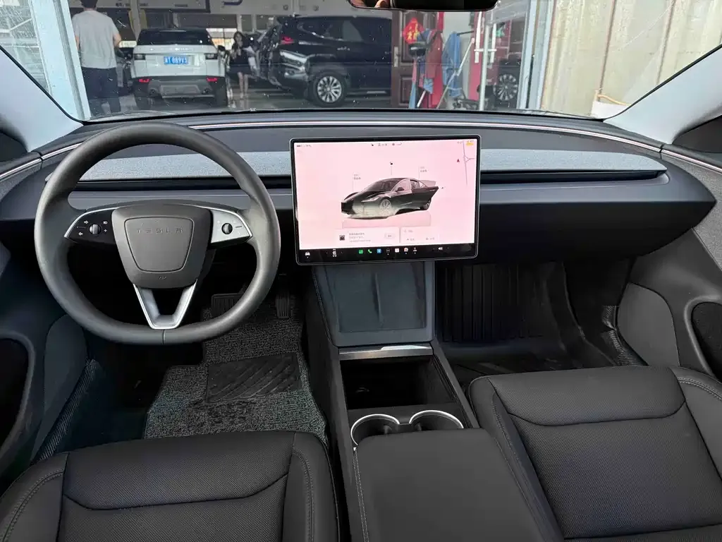 Tesla Model 3 — фото 9