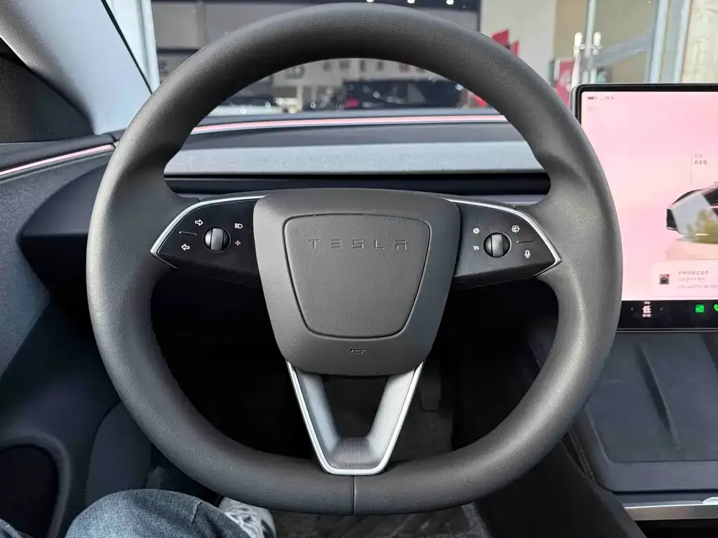 Tesla Model 3 — фото 10
