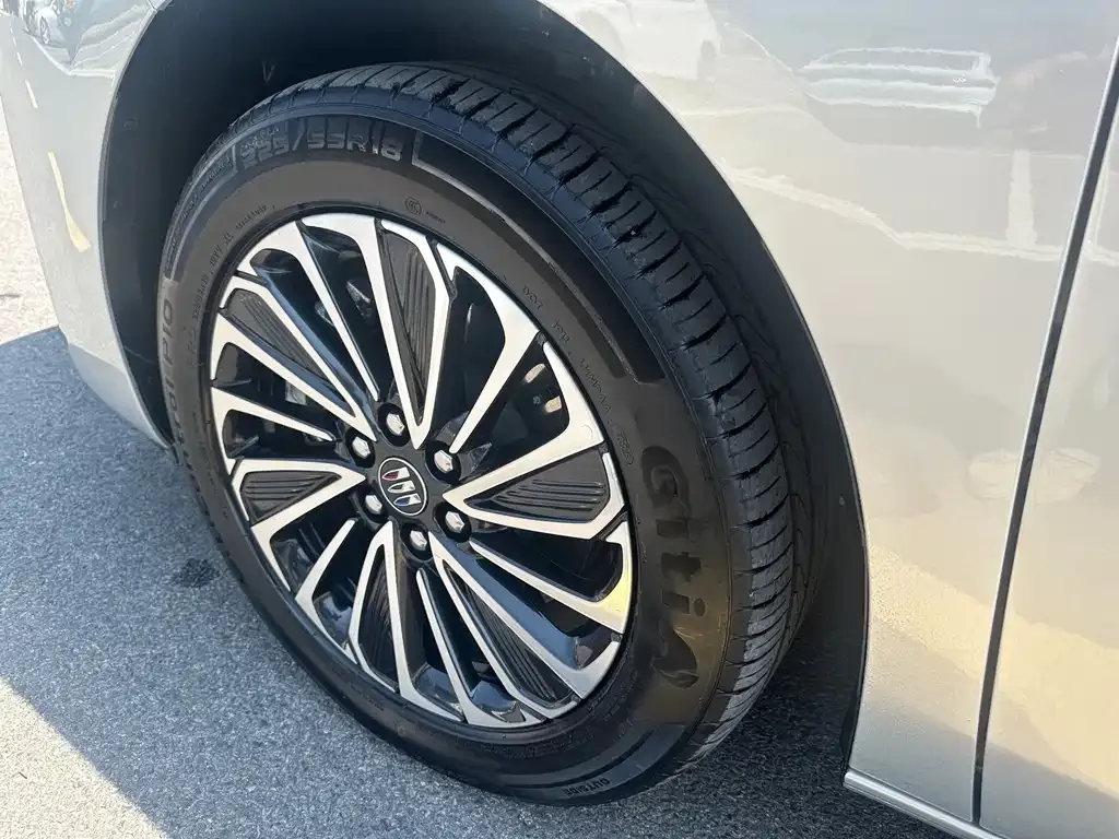 Buick GL8 Hybrid — фото 7