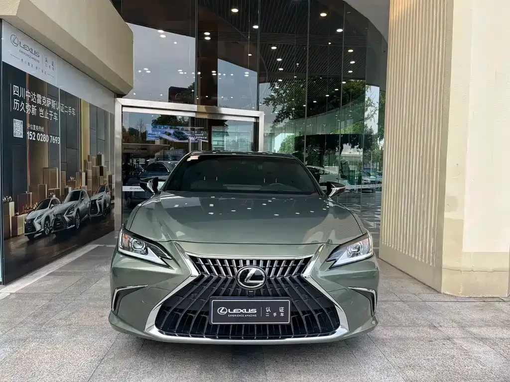 Lexus ES — фото 1