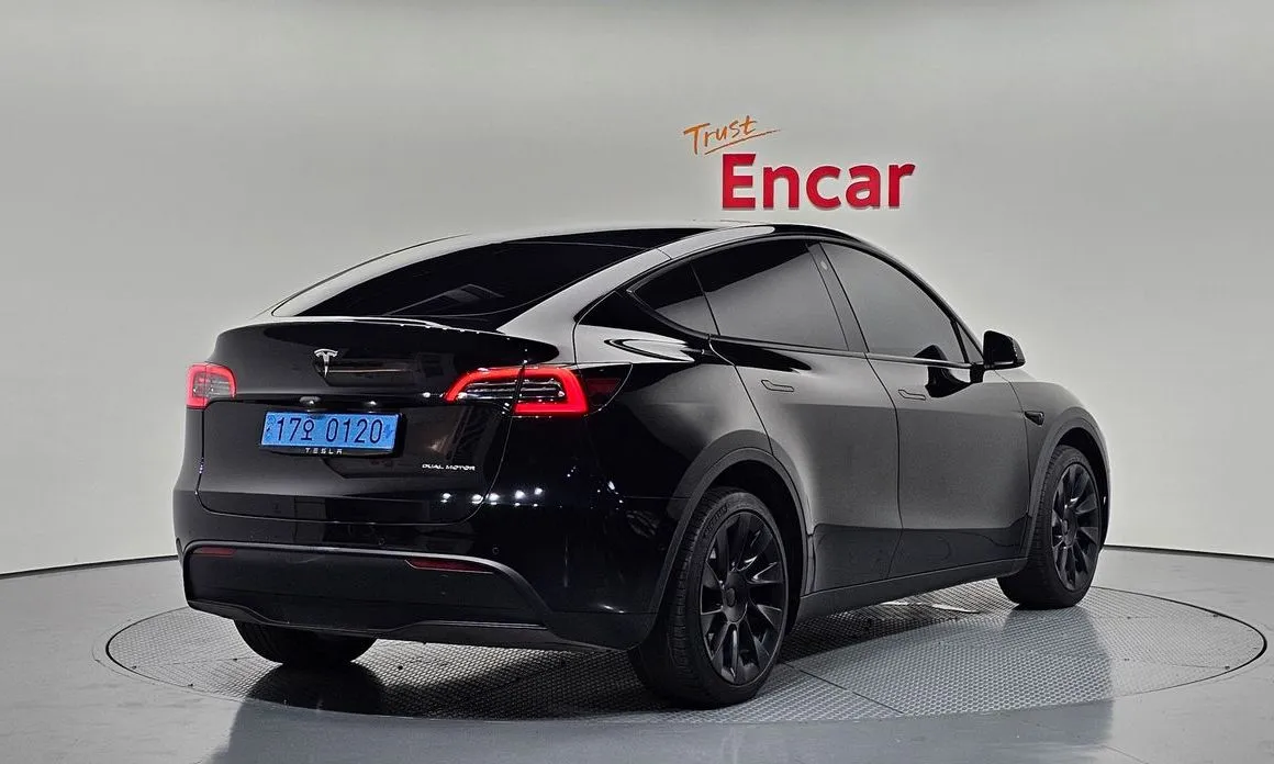 Tesla Model Y — фото 8