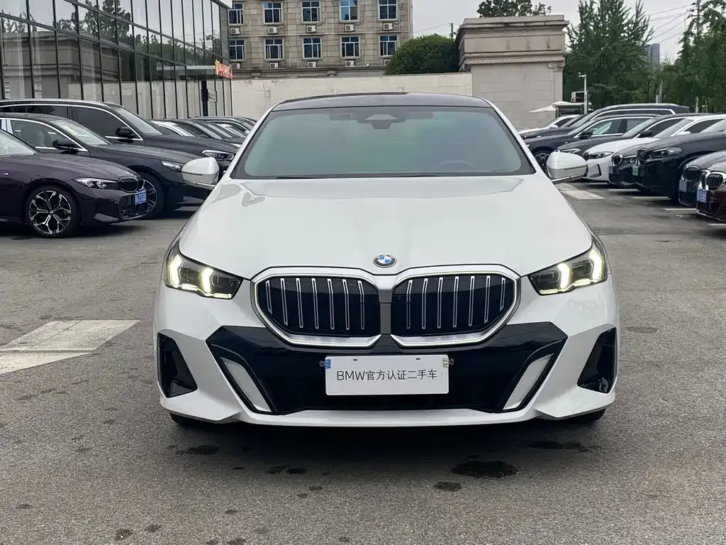 BMW 5 Series — фото 10