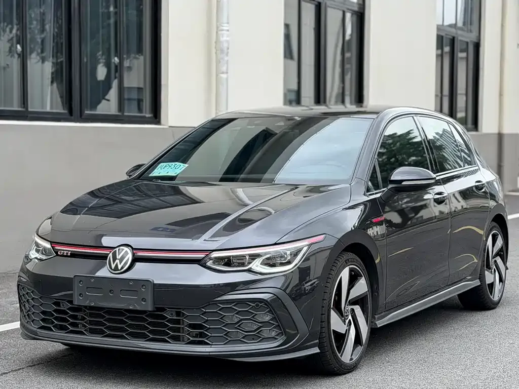 Volkswagen Golf GTI — фото 1