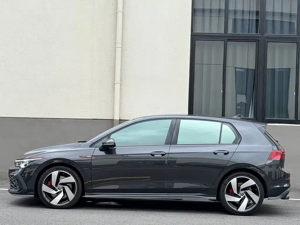 Volkswagen Golf GTI — фото 10