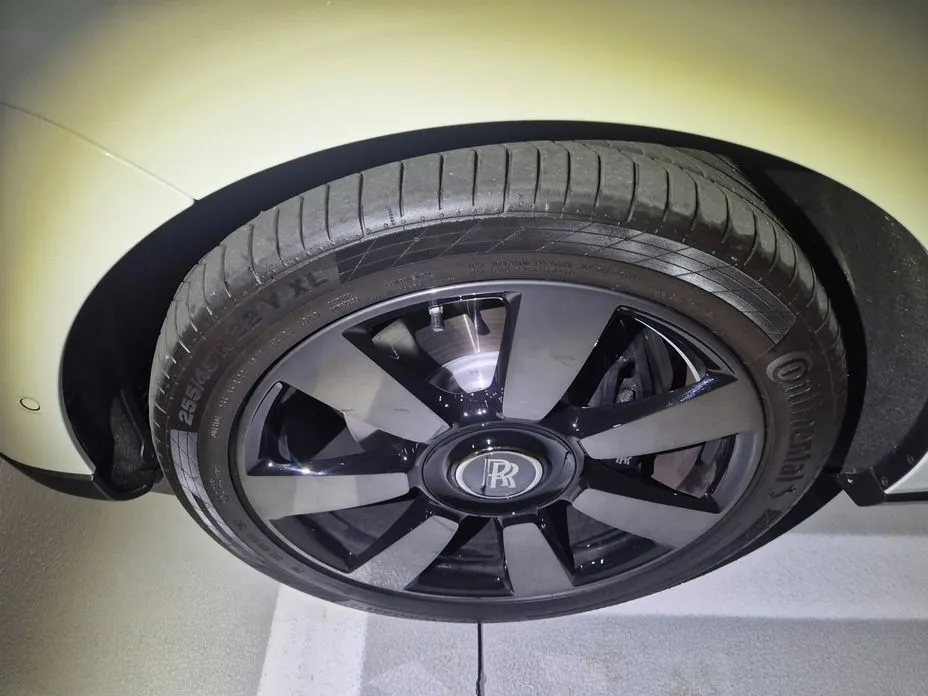 Rolls-Royce Cullinan 2023 из KR, фото 8
