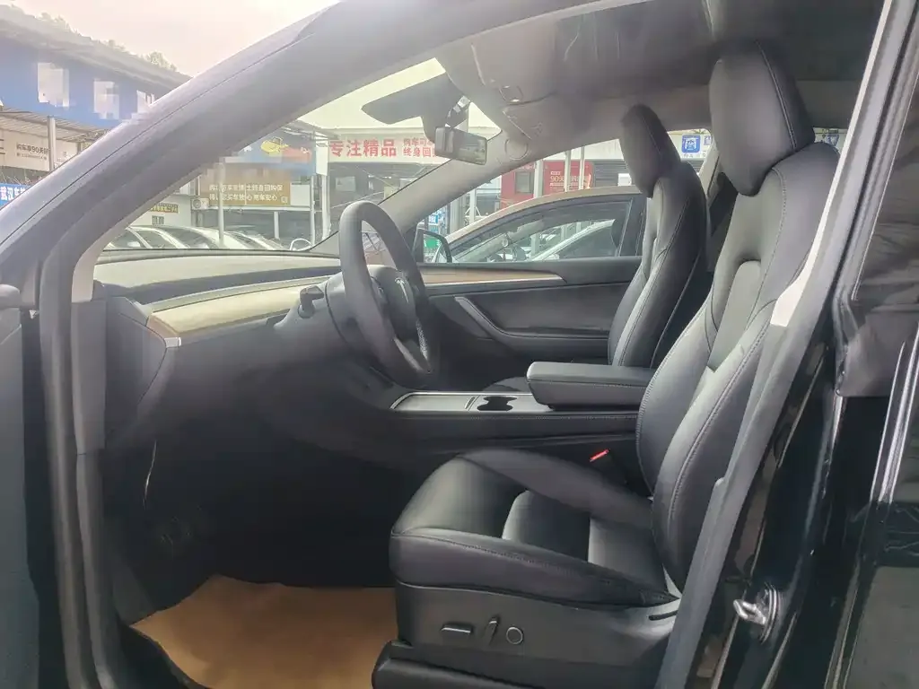 Tesla Model Y — фото 4