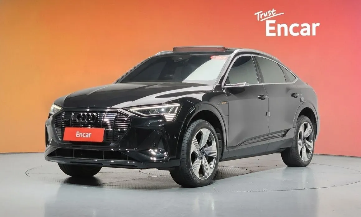 Audi e-tron — фото 1