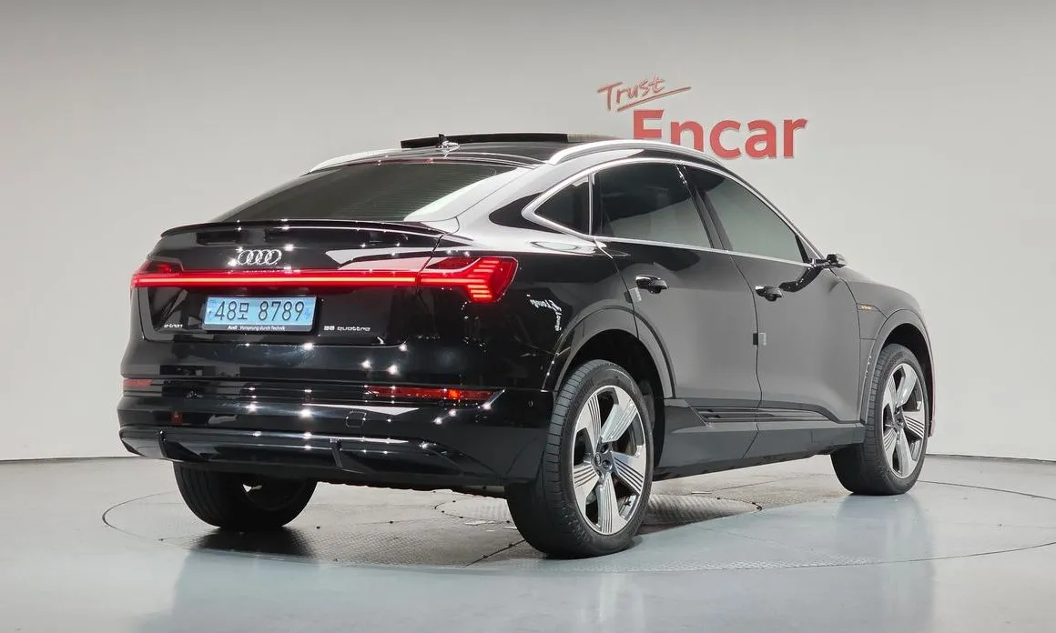 Audi e-tron — фото 4
