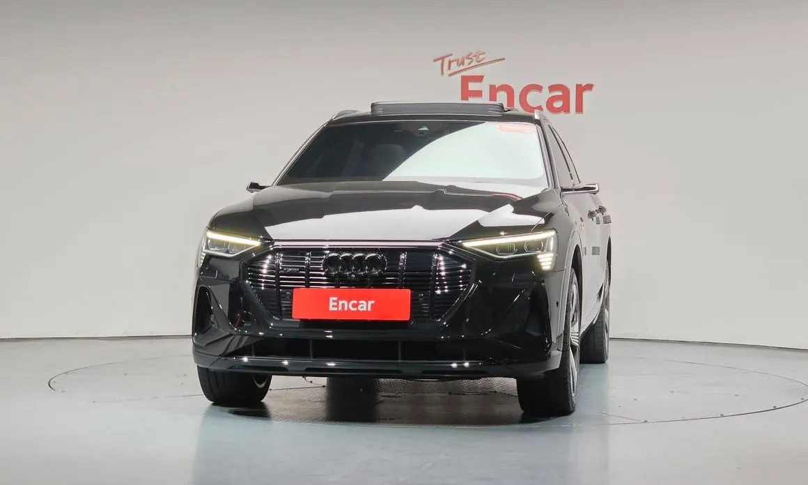 Audi e-tron — фото 2