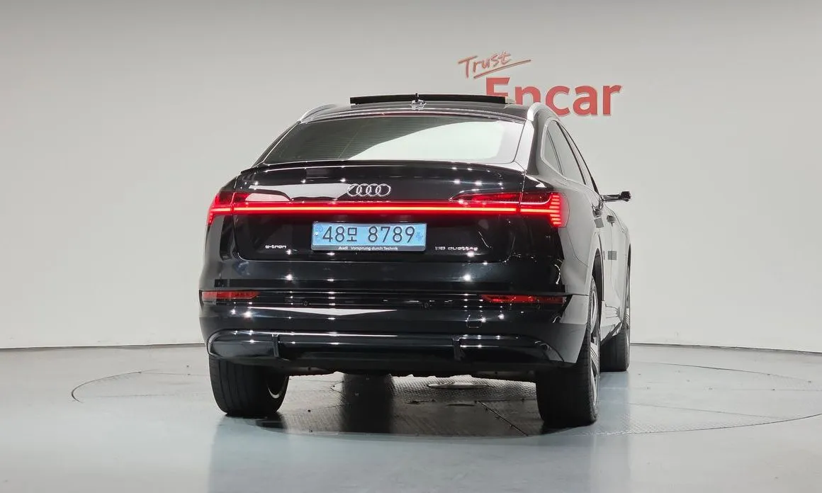 Audi e-tron — фото 3
