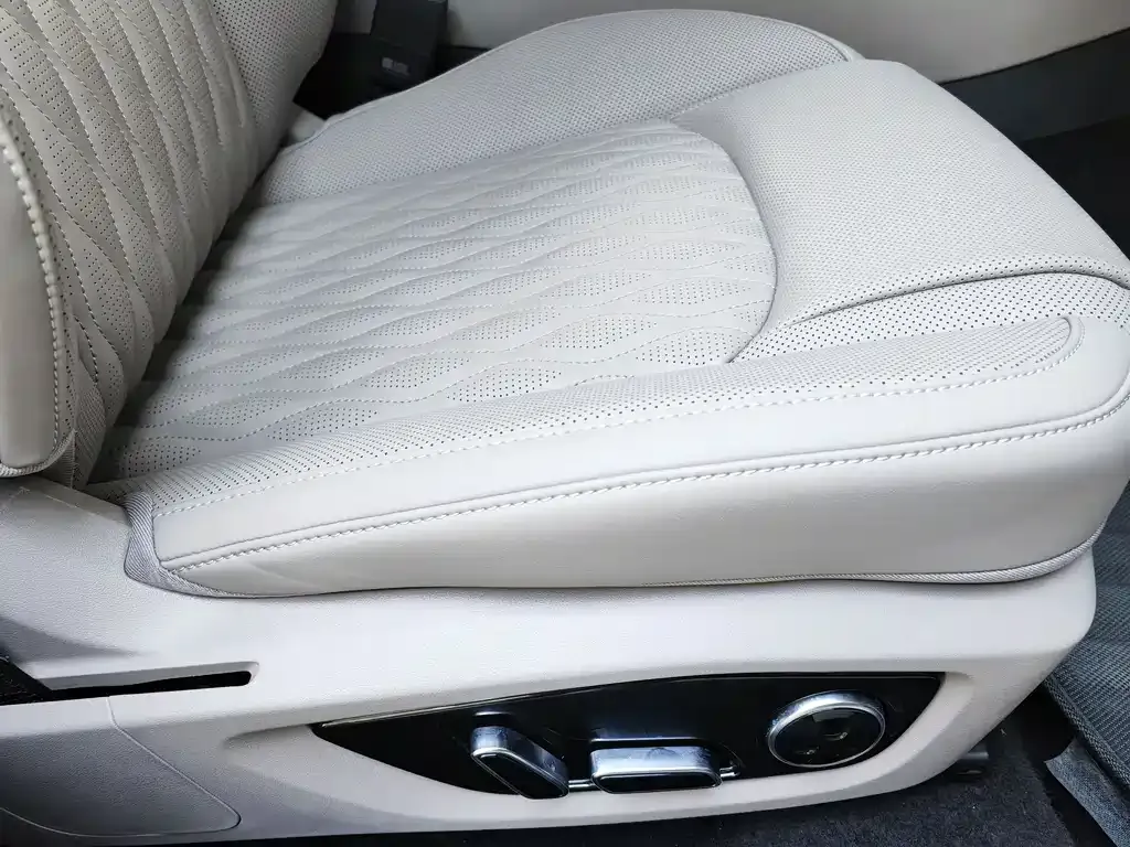 BYD Han — фото 9