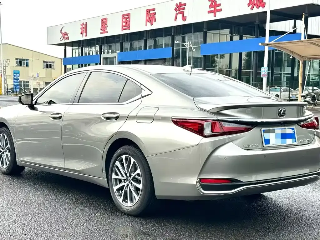 Lexus ES — фото 5
