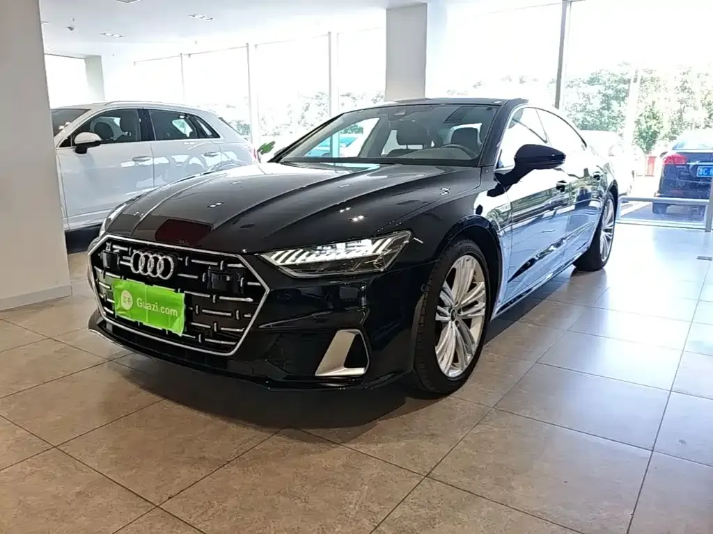 Audi A7L — фото 1