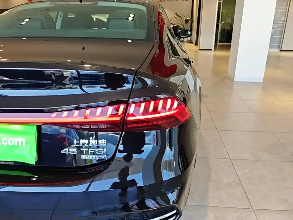 Audi A7L — фото 7