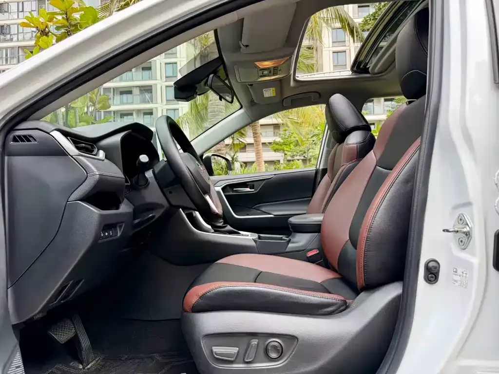 Toyota RAV4 Prime — фото 2