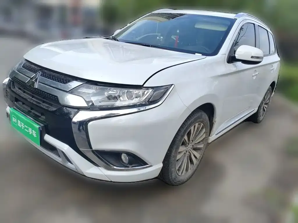 Mitsubishi Outlander — фото 7