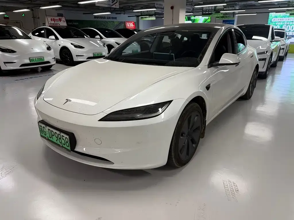Tesla Model 3 — фото 1