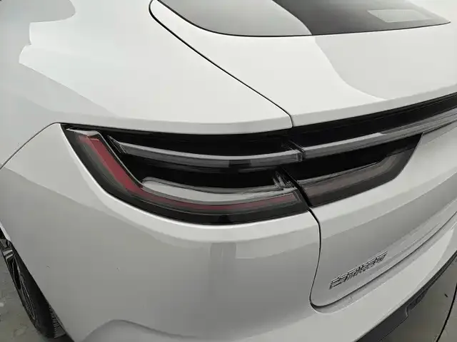 Geely Galaxy E8 — фото 9