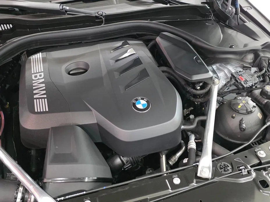 BMW 5-Series — фото 10
