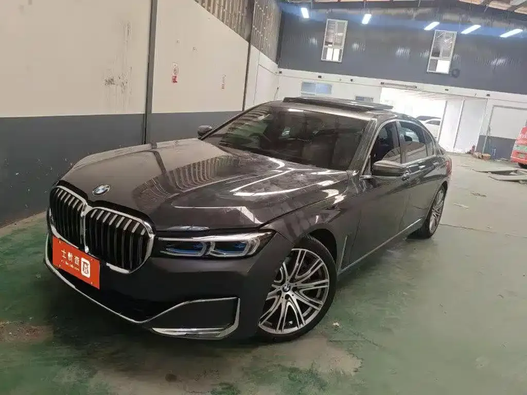BMW 7 Series — фото 1