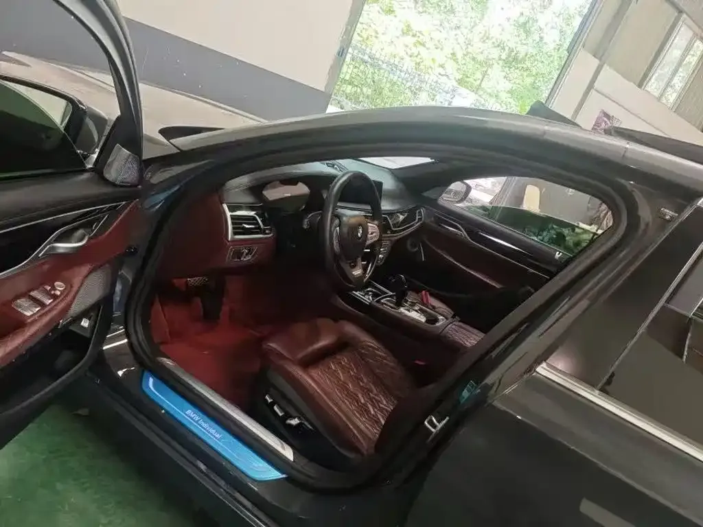 BMW 7 Series — фото 10