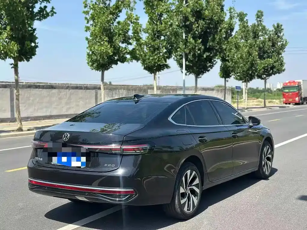 Volkswagen Passat — фото 9