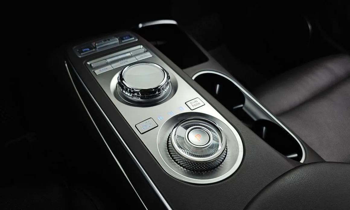 Genesis GV70 — фото 3