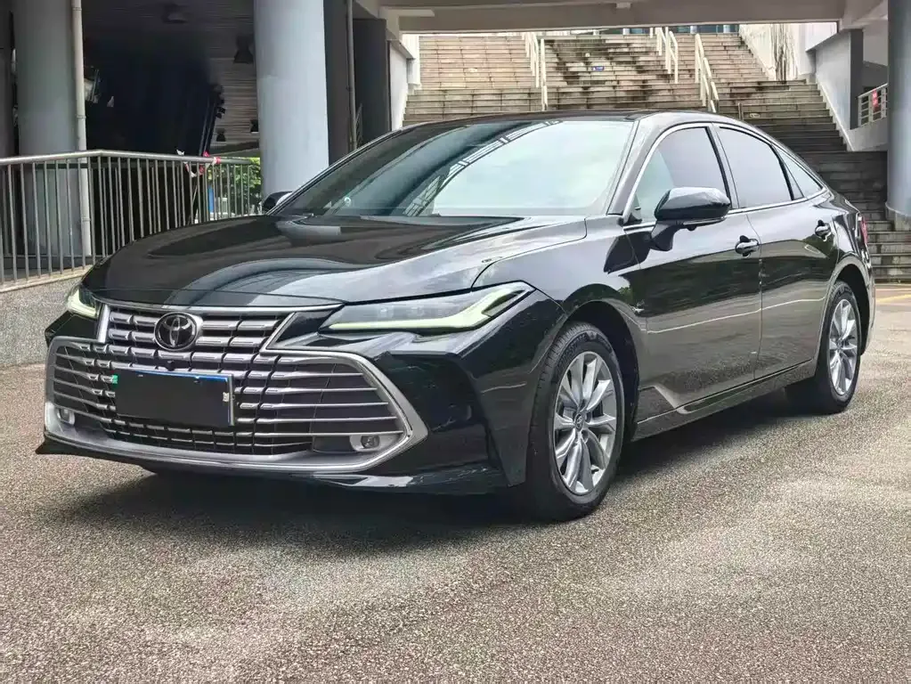 Toyota Avalon — фото 1
