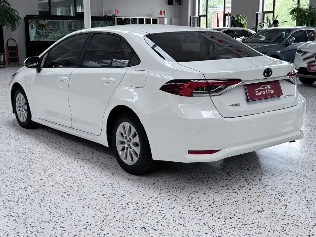 Toyota Corolla — фото 4