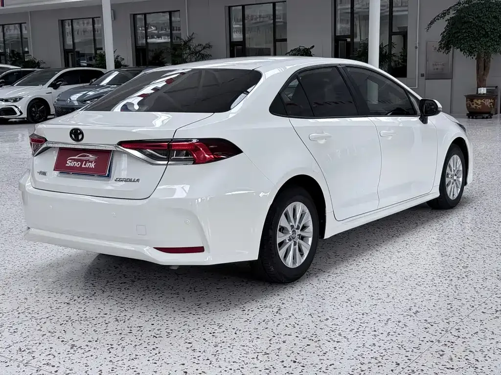 Toyota Corolla — фото 9