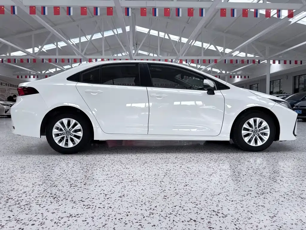 Toyota Corolla — фото 2