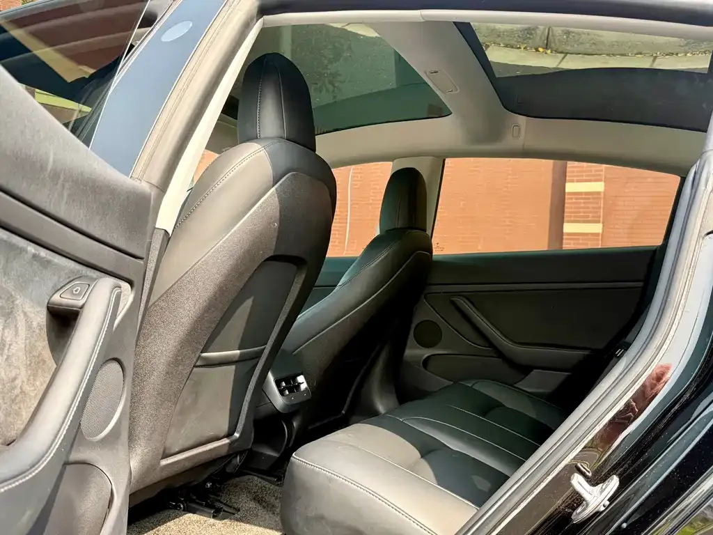 Tesla Model 3 — фото 4