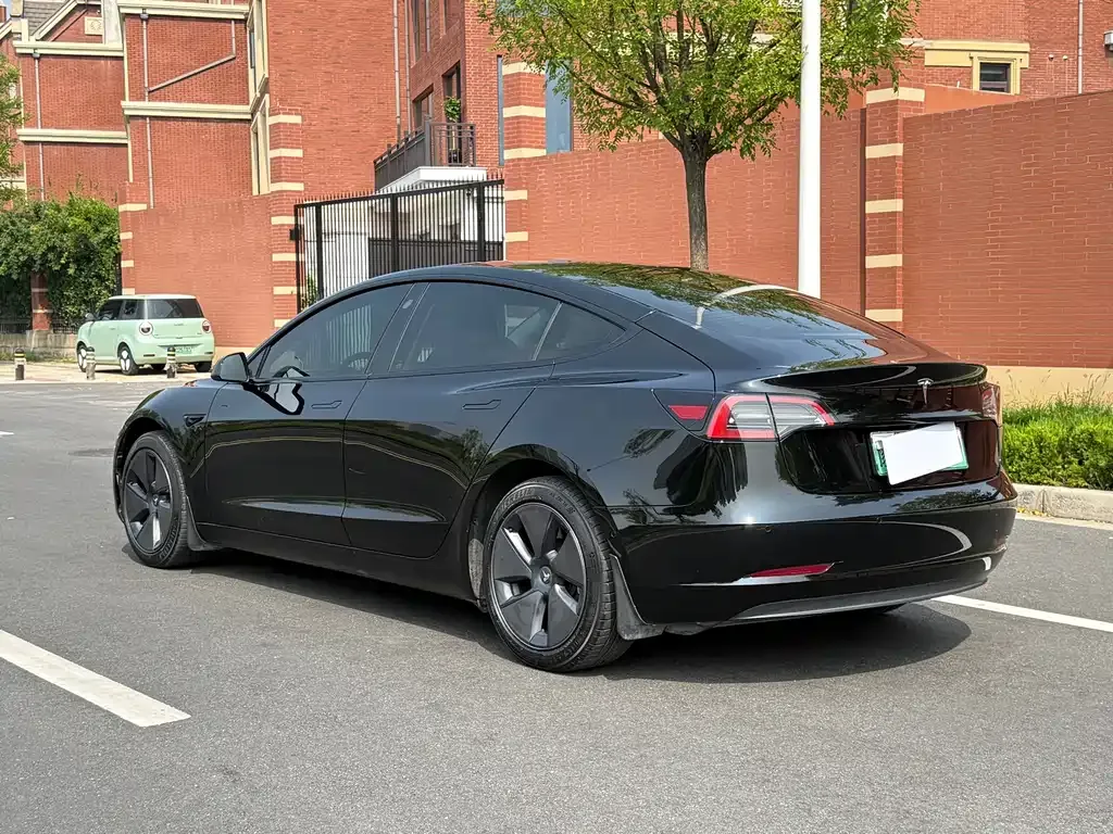 Tesla Model 3 — фото 9
