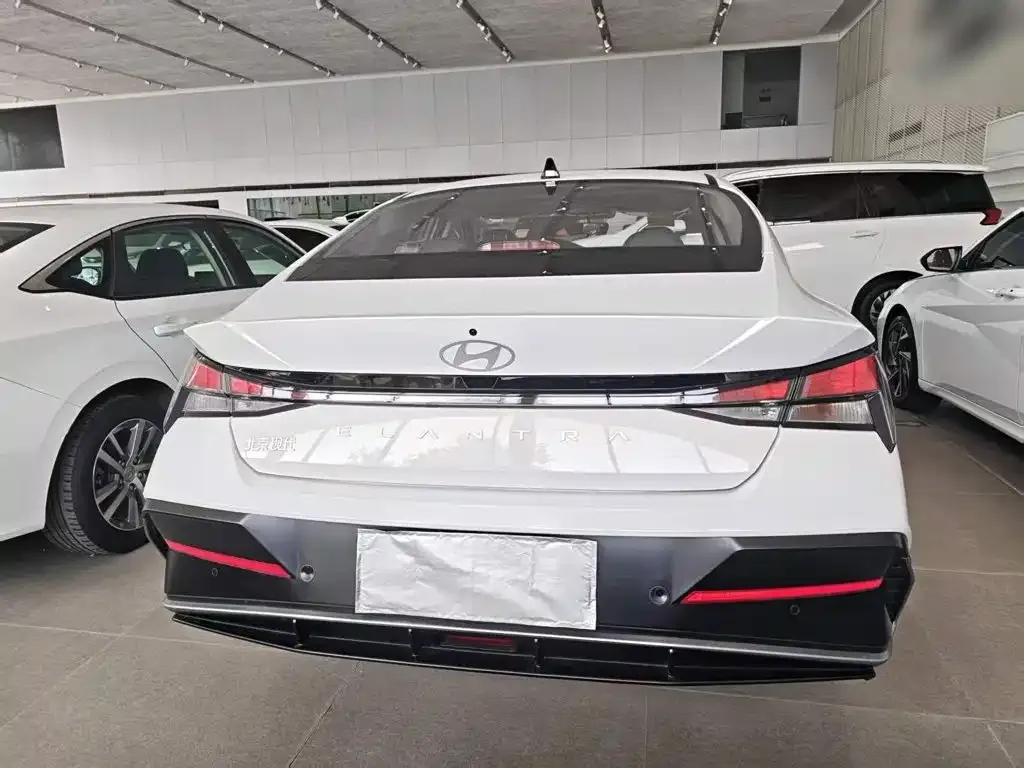 Hyundai Elantra — фото 2