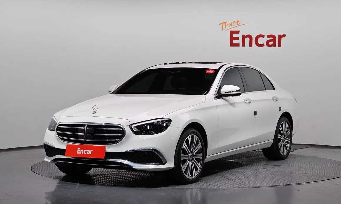 Mercedes-Benz E-Class — фото 1
