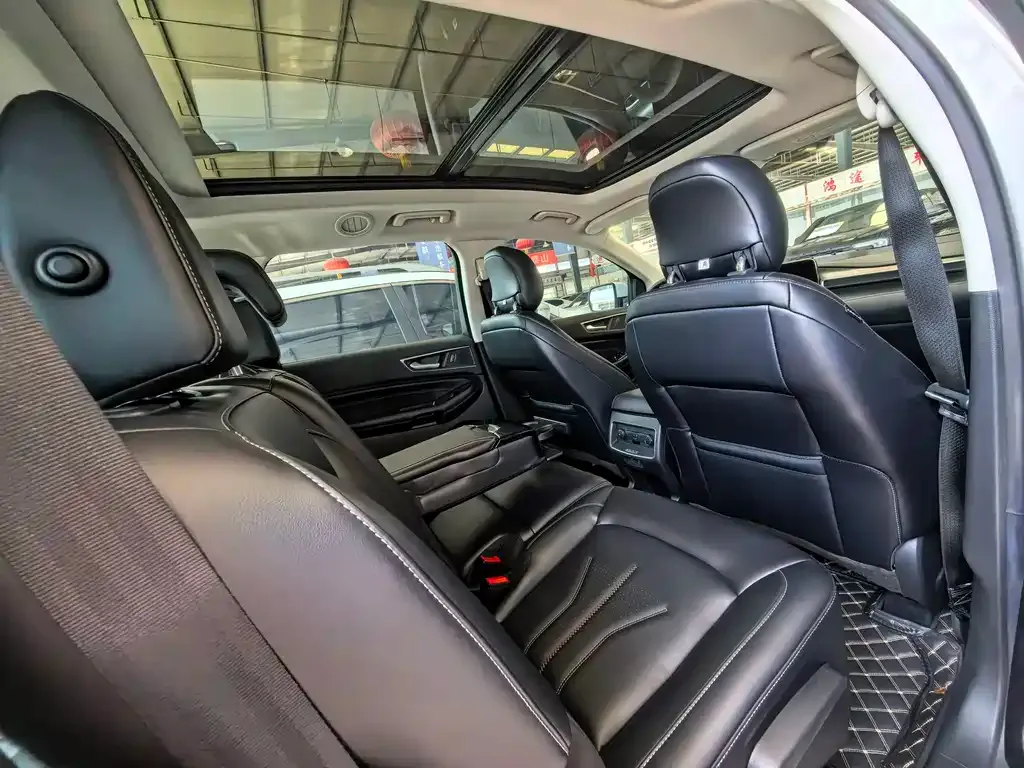 Ford Edge — фото 7