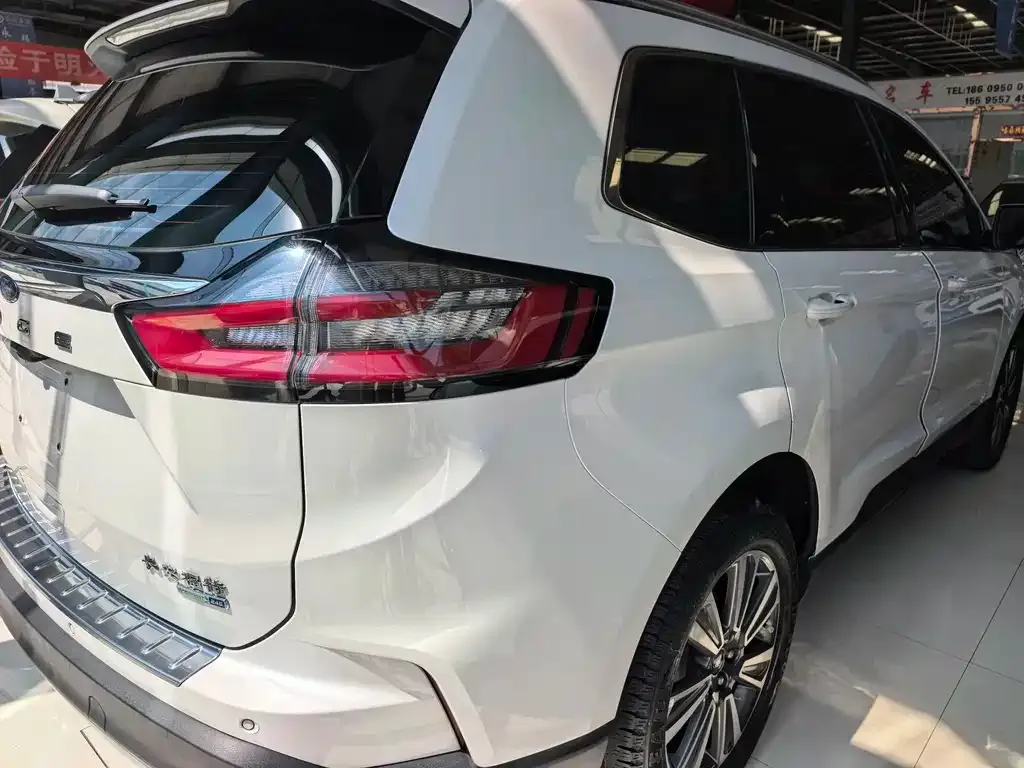 Ford Edge — фото 8