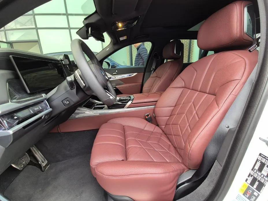 BMW i7 — фото 10