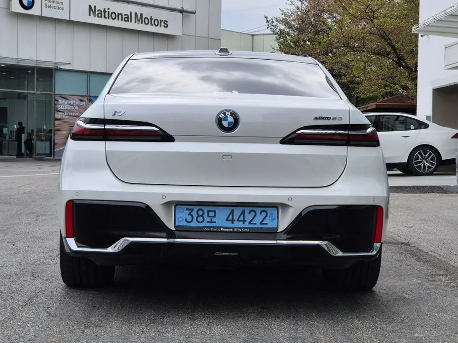 BMW i7 — фото 4