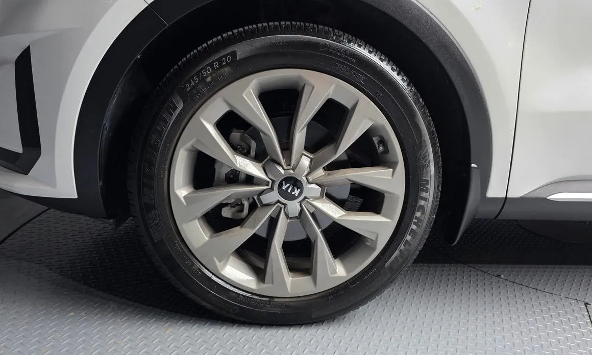 Kia Sorento — фото 8