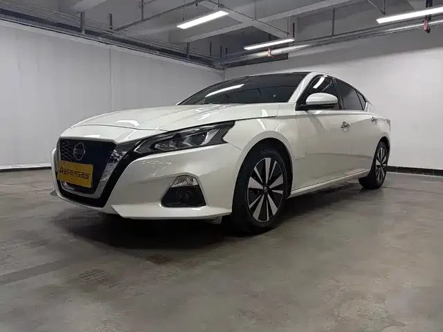 Nissan Teana — фото 1