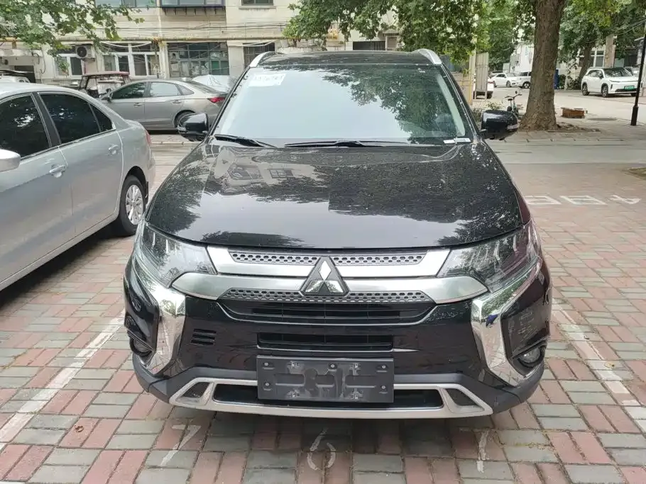 Mitsubishi Outlander — фото 7
