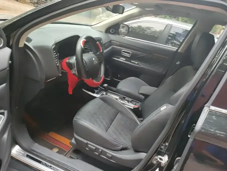 Mitsubishi Outlander — фото 10