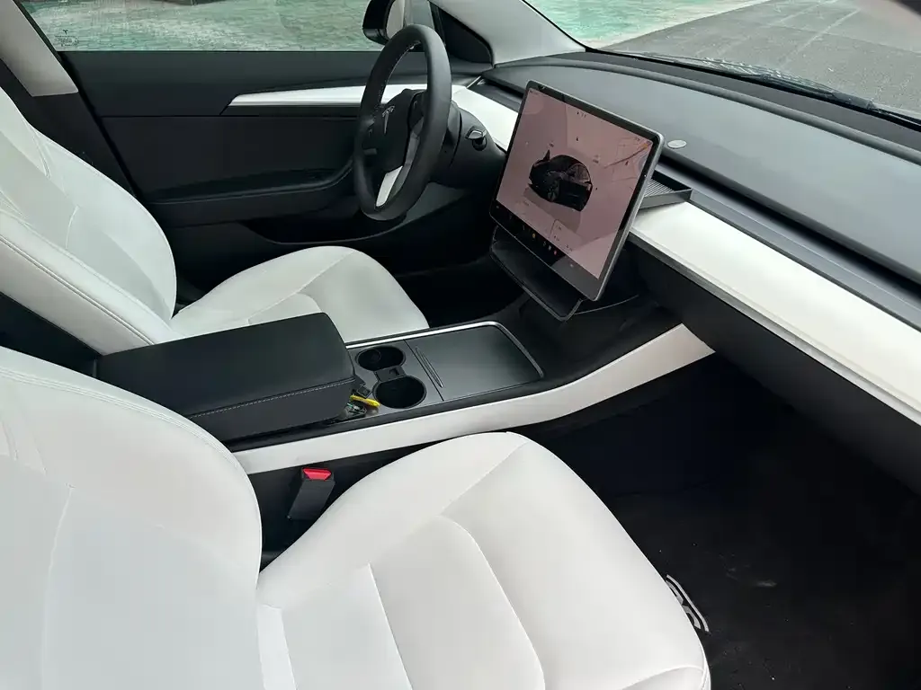 Tesla Model 3 — фото 4