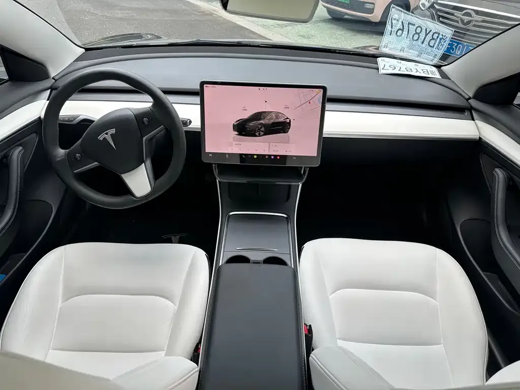 Tesla Model 3 — фото 10
